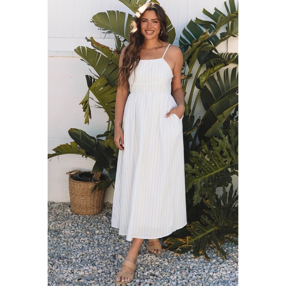 Elegant White Striped Maxi Dress - Picture 1 of 6